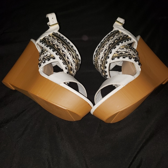 Wedge Heels - Picture 2 of 3